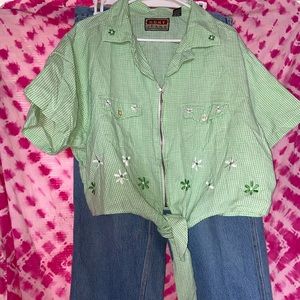 CUTE VINTAGE CROP TOP. LIME GREEN. Can fit an 1x-3